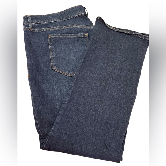 Old Navy Mid-Rise Kicker Boot-Cut Jeans Size 22 - Picture 1 of 7